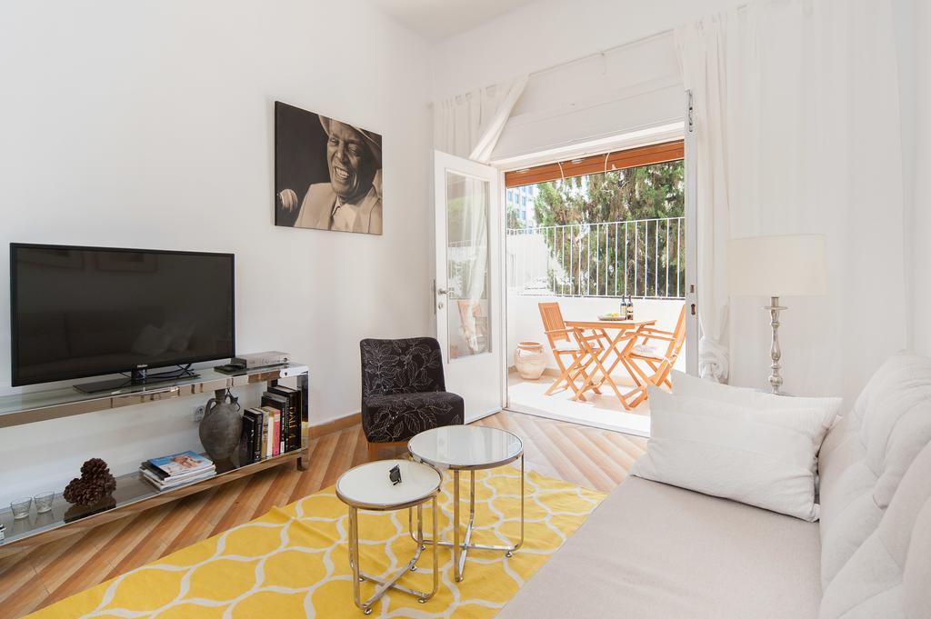 Charming 2Bd Apt W/ Balcony By Sea N' Rent تل أبيب الغرفة الصورة